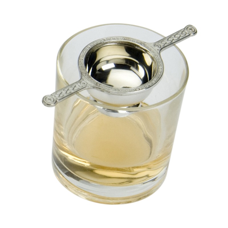 ON GLASS MEASURE / QUAICH ON GLASS MEASURE / QUAICH